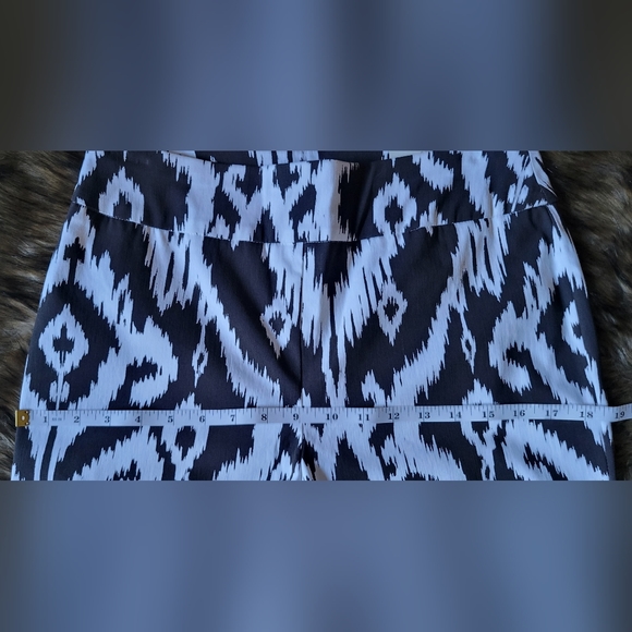 Chico's Brigitte So Slimming Stretch Crop Black & White Ikat Print Pants - Picture 12 of 16